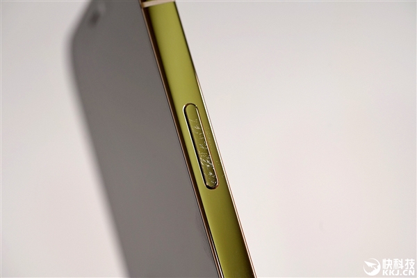 ͼΪiPhone 12 Pro��ɫ��߿�մȾ��ָ��