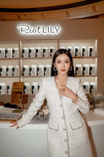 C:\Users\liangqiong\Desktop\Riotlily-�ڶ�ƪ���Ź��ظ����ͼ_BF\�ڶ�ƪ���Ź��ظ����ͼ\Nikki.jpg