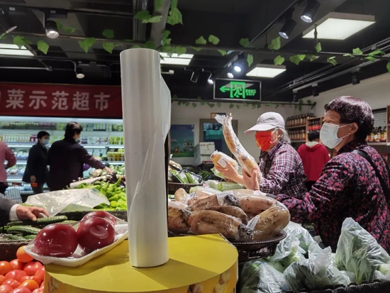 北京地区的蔬菜已按平时的3倍以上备货，保障供应。摄影：姚赟、曾靖