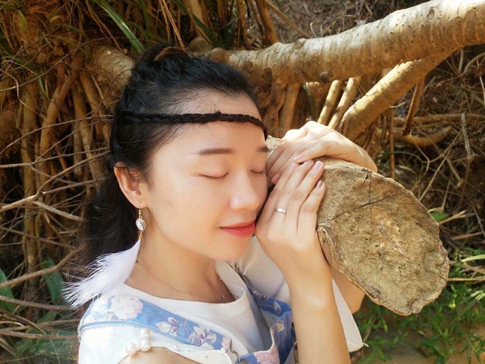 外表温婉内心潇洒 两幅面孔的新东方在线"女侠客"