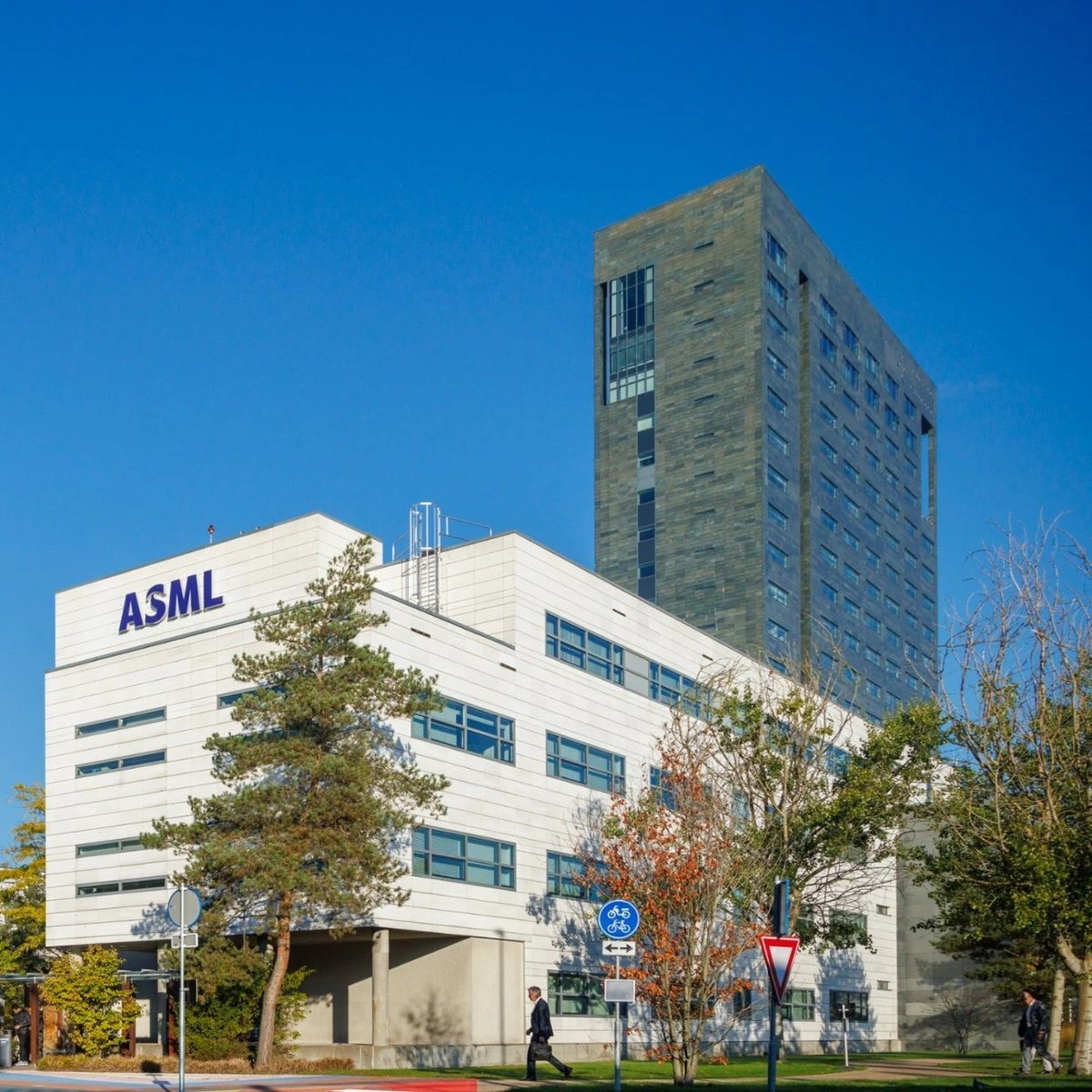 ASML.jpg ASML.jpg